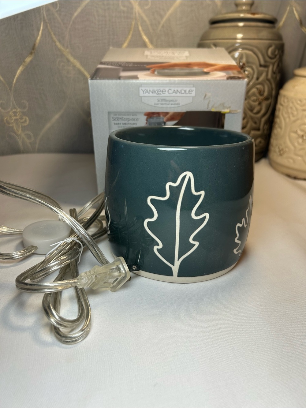 Yankee Candle Scenterpiece Easy Melt Cup Warmer with Timer Frosted Leaves